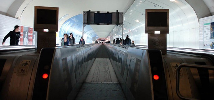 799px-Metro_Paris_-_station_Montparnasse_-_Tapis_roulant_Gateway_01 799px-Metro_Paris_-_station_Montparnasse_-_Tapis_roulant_Gateway_01