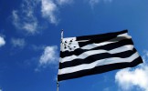 Toujours aucune explication scientifique à la présence d'un drapeau breton dans les festivals de mus...