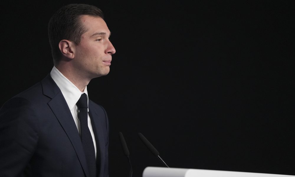 Jordan Bardella confond encore le Parlement européen et les locaux de CNews