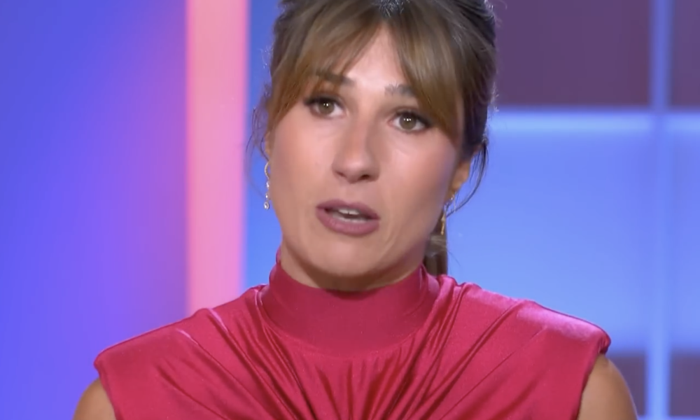 Pour transpirer les kilos pris pendant les fêtes, il décide de regarder le spectacle de Marie s’infiltre