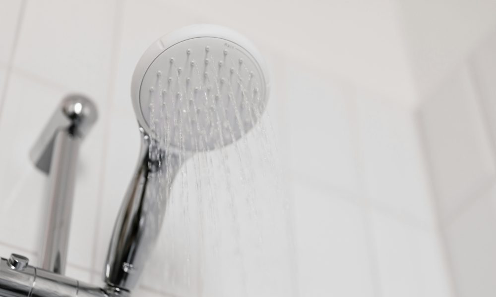 Écologie – Une étude encourage à ne pas laisser couler l’eau pendant sa douche