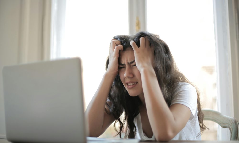 WhatsApp – Elle envoie « Happy Nouilles Year » sur son groupe de travail et perd son emploi