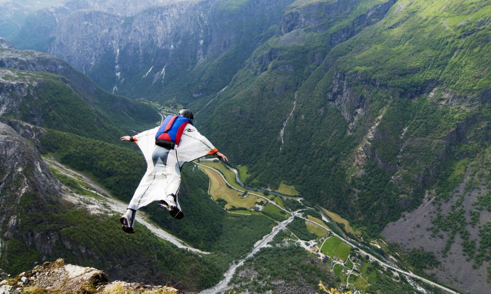 Après les bébés nageurs, toujours aucun volontaire pour participer au premier cours de bébés base jumpers