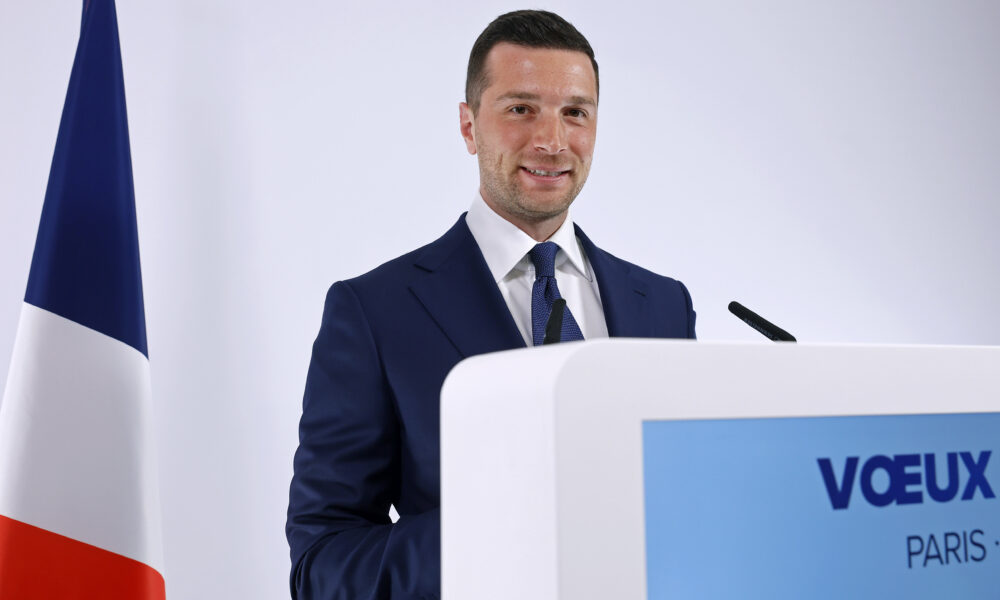 Pour réaffirmer son soutien aux juifs, Jordan Bardella se fera circoncire en direct sur TF1