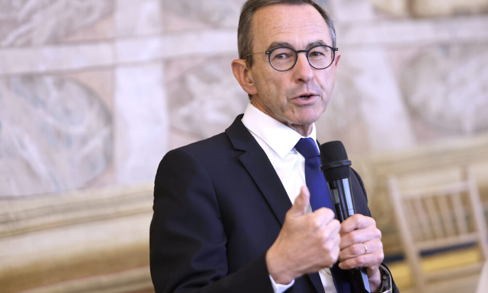 Distancé dans les sondages, Bruno Retailleau arrête la politique et ouvre un compte OnlyFans