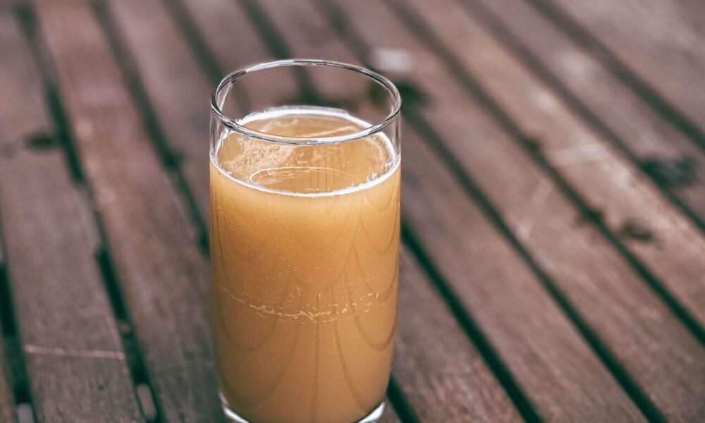 Un amateur de kombucha découvre qu’il boit du thé glacé périmé depuis 3 ans
