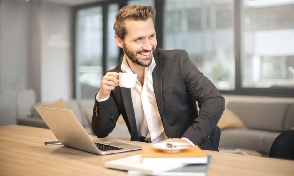 Ivre, il crée une start-up