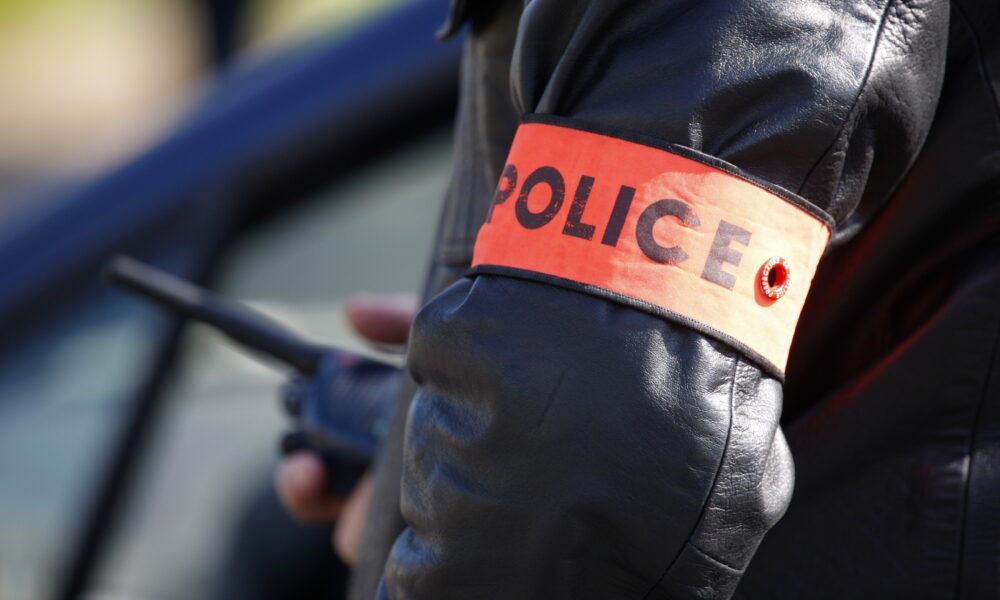 Le policier qui a foncé en voiture sur des lycéens sanctionné d’un 14e blâme