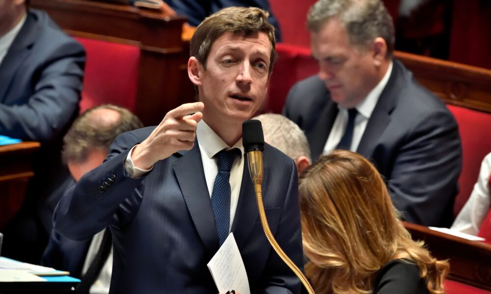 Après avoir trouvé 3000 profs en quelques heures, Édouard Geffray scie Sébastien Lecornu en deux