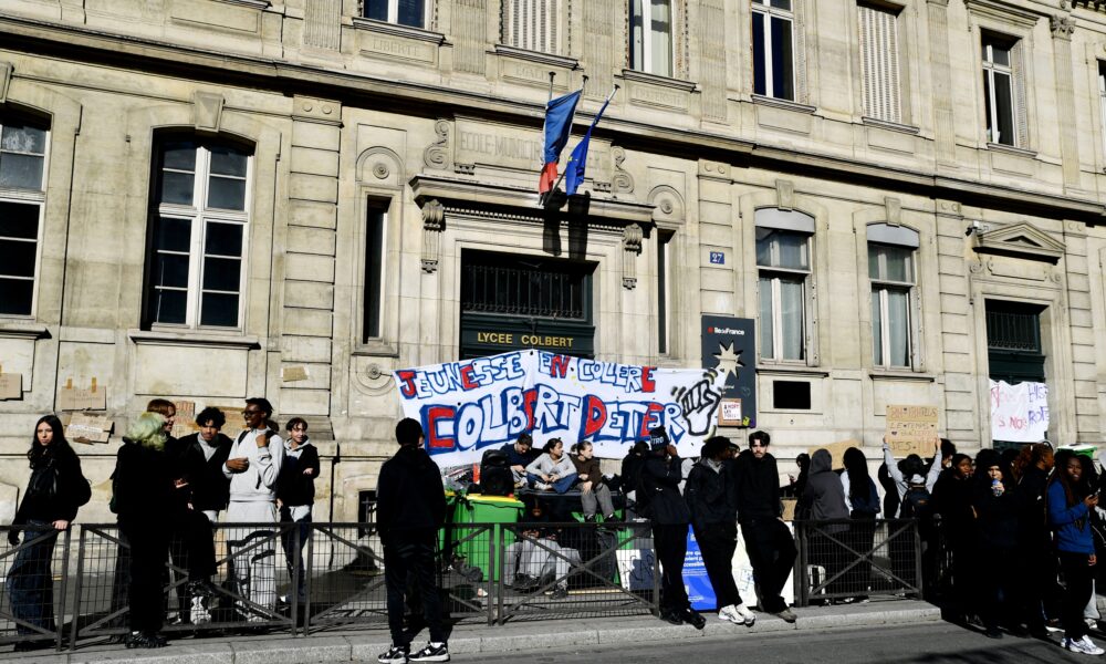 Blocus des lycées – Les élèves pourront rentrer chez eux si les CRS ont plus de quinze minutes de retard